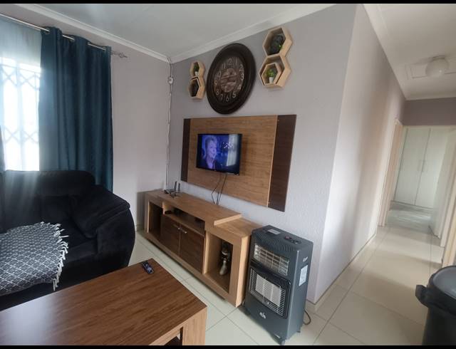 3 BEDROOM HOUSE TO LET IN RIVERSDALE